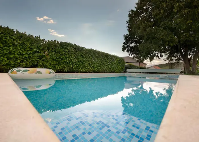 Mima Pool Retreat Lovreć