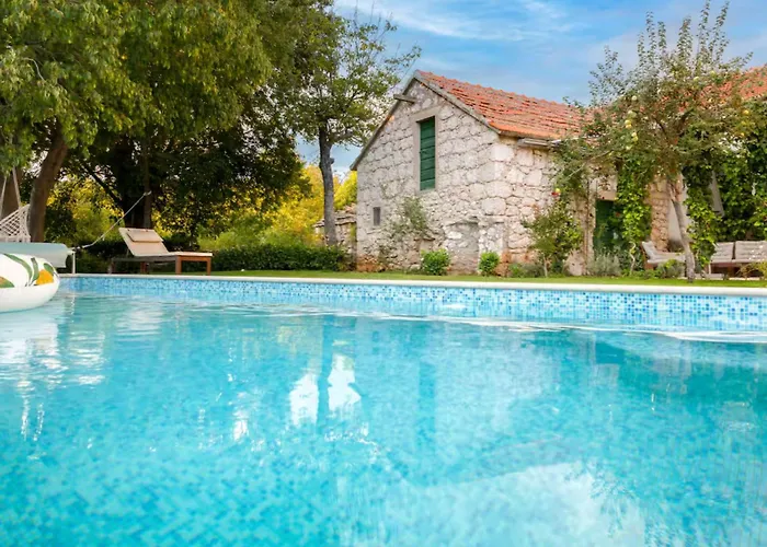 Mima Pool Retreat
