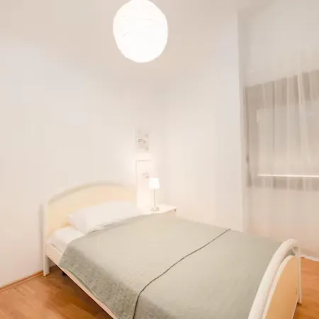 Mima Pool Retreat * Opanci