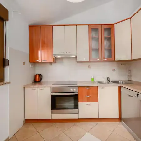 Mima Pool Retreat * Opanci