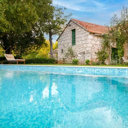 Mima Pool Retreat